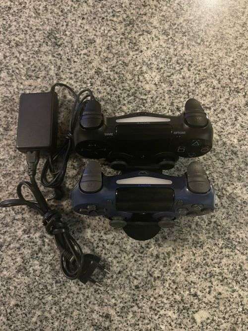 PLAYSTATION 4 PRO MINT CONDITION 1 TB WITH 2 CONTROLLERS CHARGING DOCK and 11 GAMES