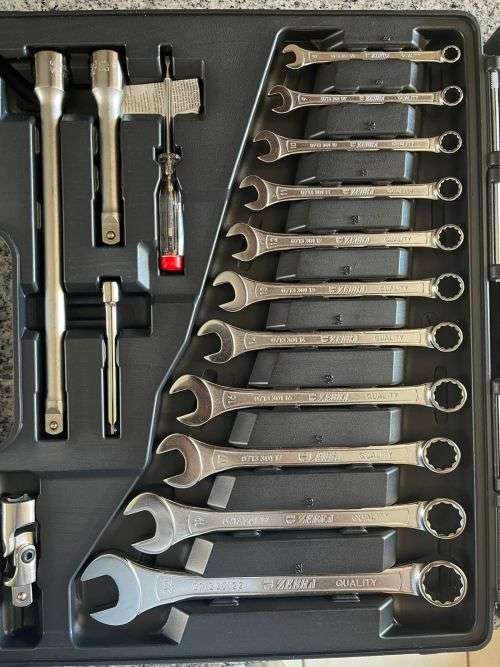 Wurth Universeller Werkzeugsatz tool case, 93 piece tools in black plastic case New Retail 4.5k