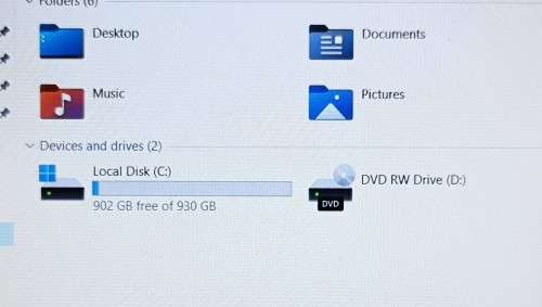 Dell Inspiron 3581 Carbon,7th Gen Intel i3-7020U@2.3GHz, 8GB RAM, 1TB HDD, 15` FHD display, Win11