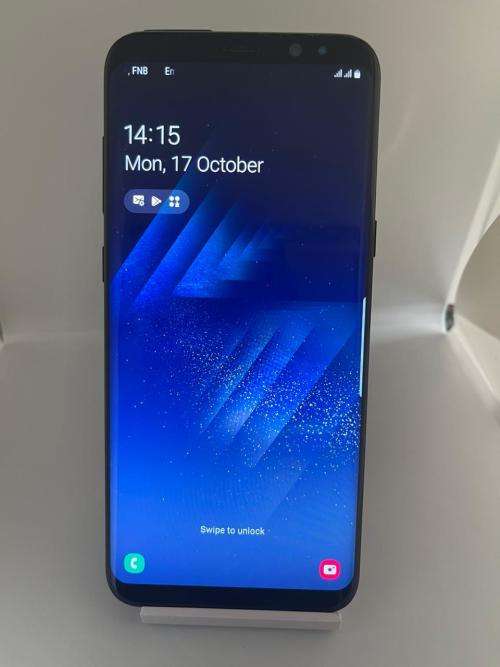 SAMSUNG 8+ DUAL SIM 4GB RAM 64GB MEMORY MINT CONDITION