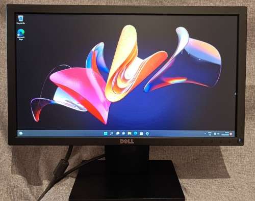 Dell E2016H 19.5` LED Monitor, VGA and Display Ports, 1600x900 HD resolution