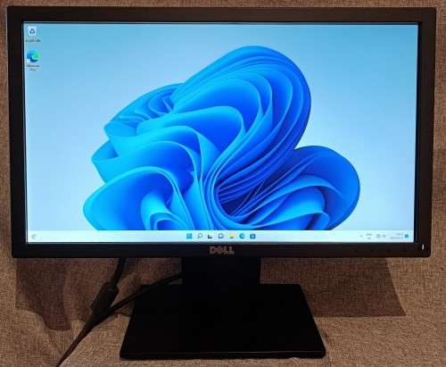 Dell E2016H 19.5` LED Monitor, VGA and Display Ports, 1600x900 HD resolution