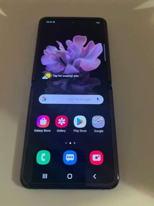 SAMSUNG Z FLIP SM-F700F/DS 8GB RAM 256GB MEMORY  MINT CONDITION
