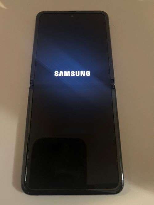 SAMSUNG Z FLIP SM-F700F/DS 8GB RAM 256GB MEMORY  MINT CONDITION