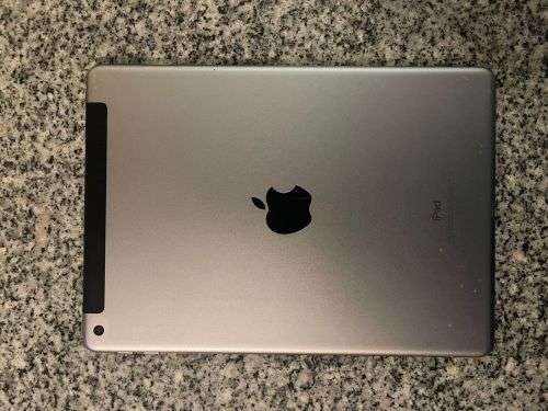 IPAD AIR 5TH GEN  A1822 32GB WIFI & 4g