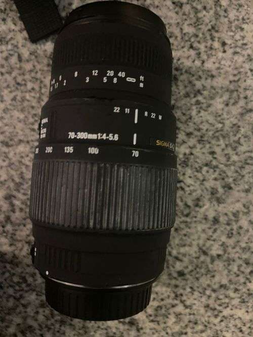 CANON  1100D WITH 2 LENSES & FLASH COMBO MINT CONDITION