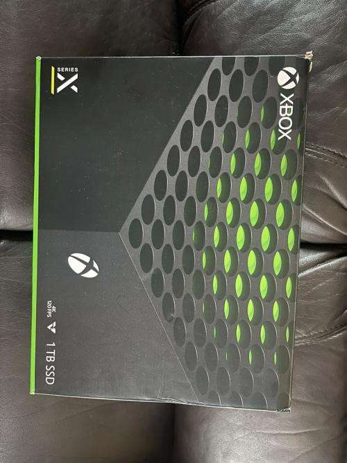 X BOX ONE  SERIES X 1TB SSD & 2 CONTROLLERS