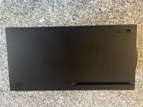 X BOX ONE  SERIES X 1TB SSD & 2 CONTROLLERS