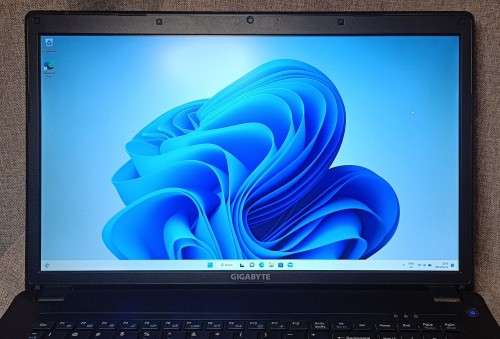 Gigabyte Q2756N,  17.3` FHD Display, Intel Core i7-4710MQ@2.5 GHz,16GB RAM, NVIDIA 840M, new battery