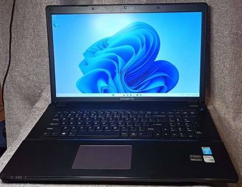 Gigabyte Q2756N,  17.3` FHD Display, Intel Core i7-4710MQ@2.5 GHz,16GB RAM, NVIDIA 840M, new battery