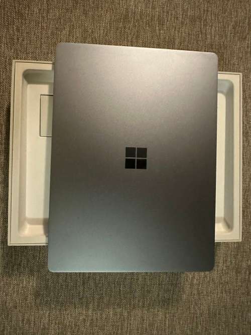 MICROSOFT SURFACE TOUCH  LAPTOP GO 10TH GEN i5 128GB SSD MINT
