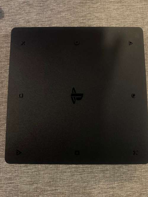 SONY PLAYSTATION 4 500GB SLIM 2 CONTROLLERS & 1 GAME