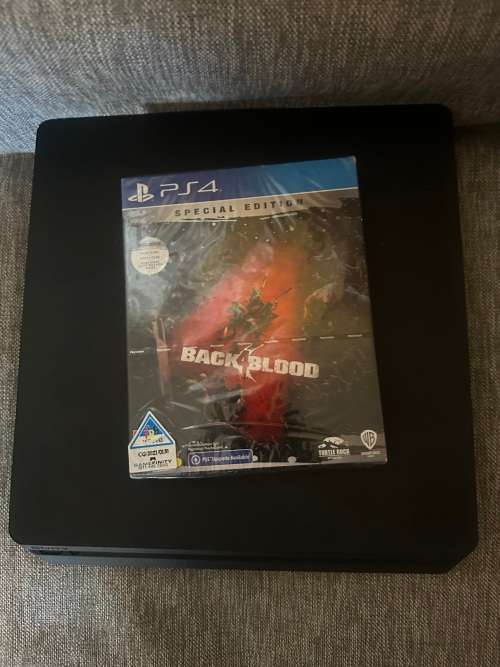 SONY PLAYSTATION 4 500GB SLIM 2 CONTROLLERS & 1 GAME