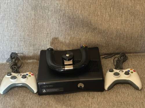 X BOX 360 250GB 3 CONTROLLER & 13 GAMES