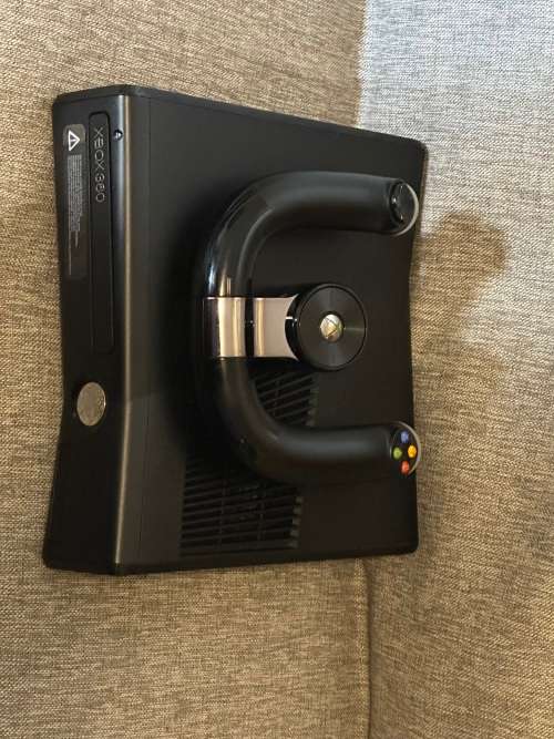 X BOX 360 250GB 3 CONTROLLER & 13 GAMES