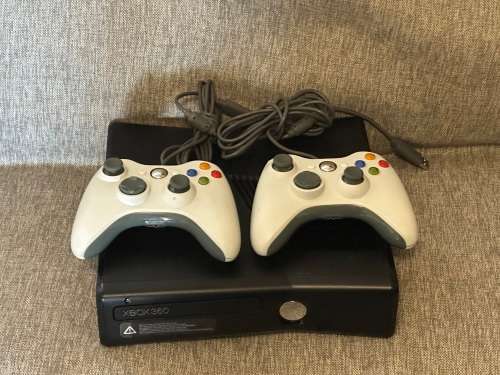 X BOX 360 250GB 3 CONTROLLER & 13 GAMES