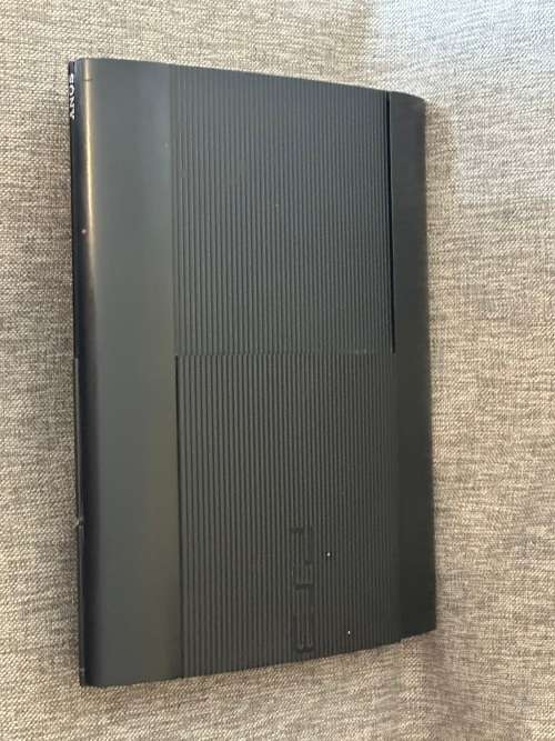 PLAYSTATION 3 SLIM 12GB WITH ONE CONTROLLER.