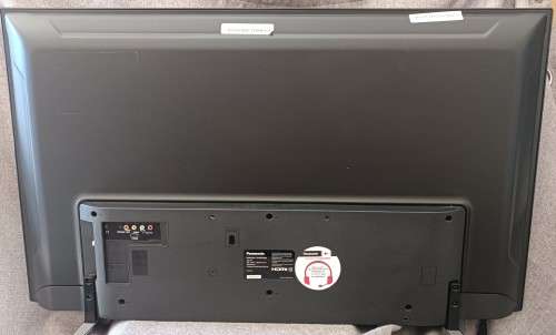 Panasonic 43`  TH-43F310Q FHD LED TV with remote