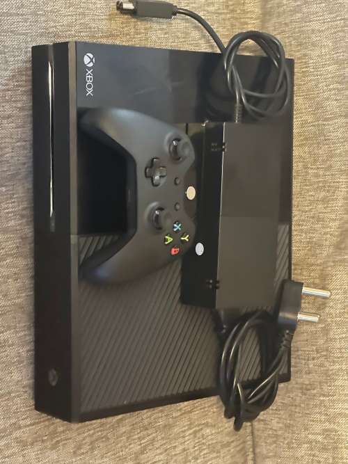 XBOX BOX ONE  500GB WITH ONE CONTROLLER