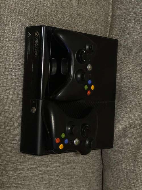 X BOX  360 250GB WITH TWO CONTROLERS AND 40 GAMES