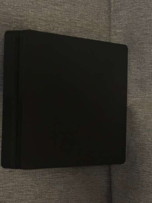 PLAYSTATION 4 SLIM 500GB WITH 6 GAMES and 2 CONTROLLERS