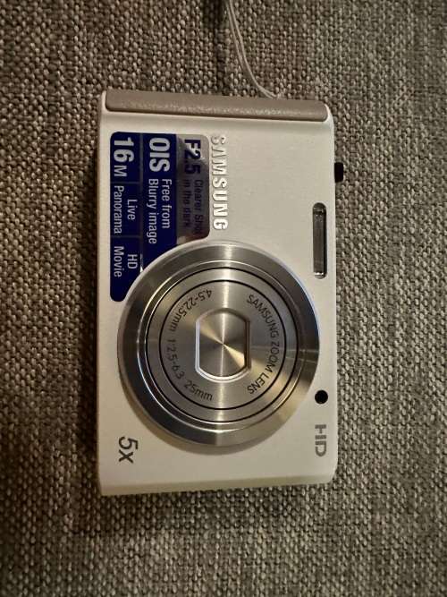 Samsung ST Series ST77 16.1 MP Digital Camera Mint Condition