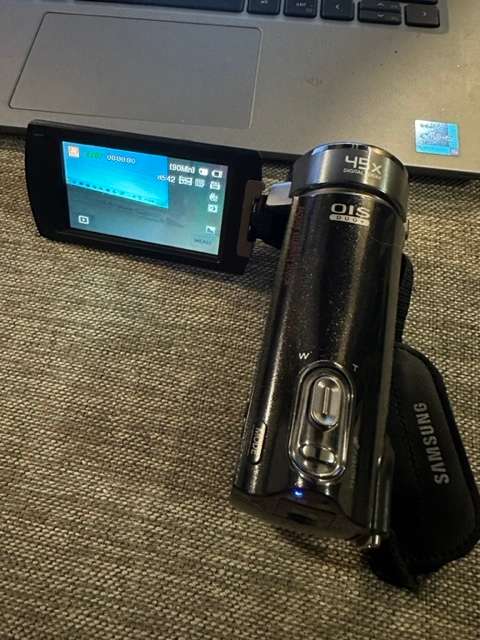 Samsung HMX-H400 Video Camera Mint Condition