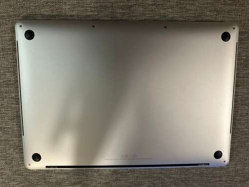 MacBook Pro `Core i7` 16GB Ram 256gb ssd 15` Touch bar /Mid-2017 Low Cycle count.