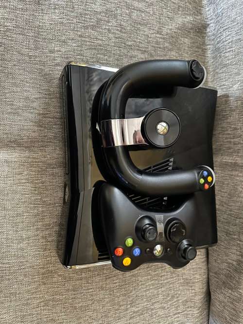 X BOX 360 250GB 2 CONTROLLERS & 8  GAMES MINT CONDITION