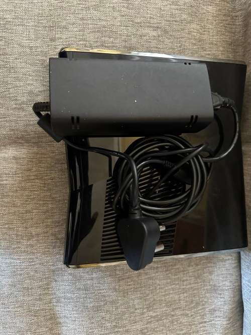 X BOX 360 250GB 2 CONTROLLERS & 8  GAMES MINT CONDITION