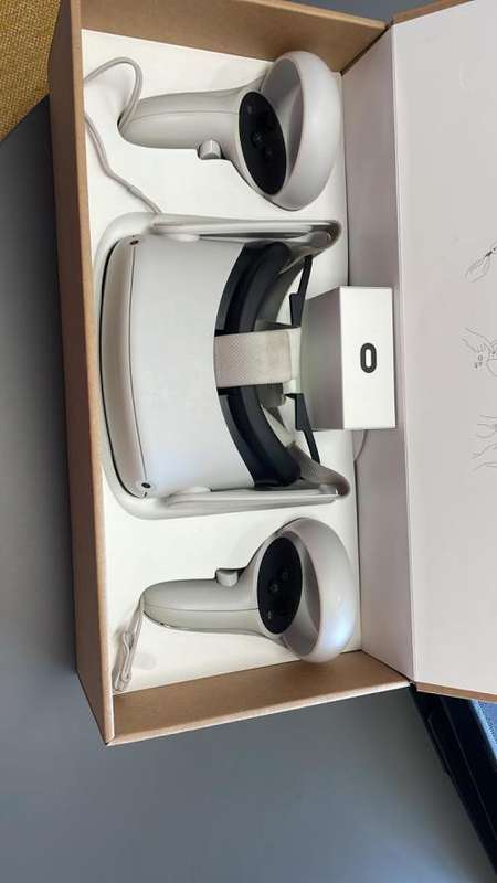 Oculus Quest 2 - 256GB GOOD CONDITION  IN   BOX RETAIL 15K
