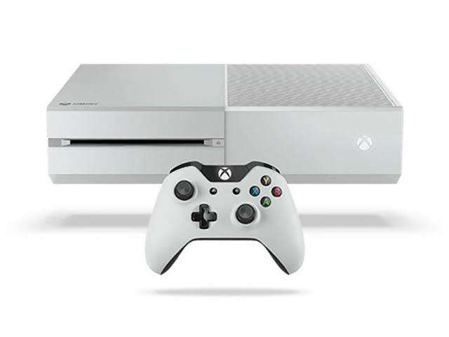 X BOX ONE 500GB WITH CONTROLLER AND 2 GAMES  MINT CONDITION