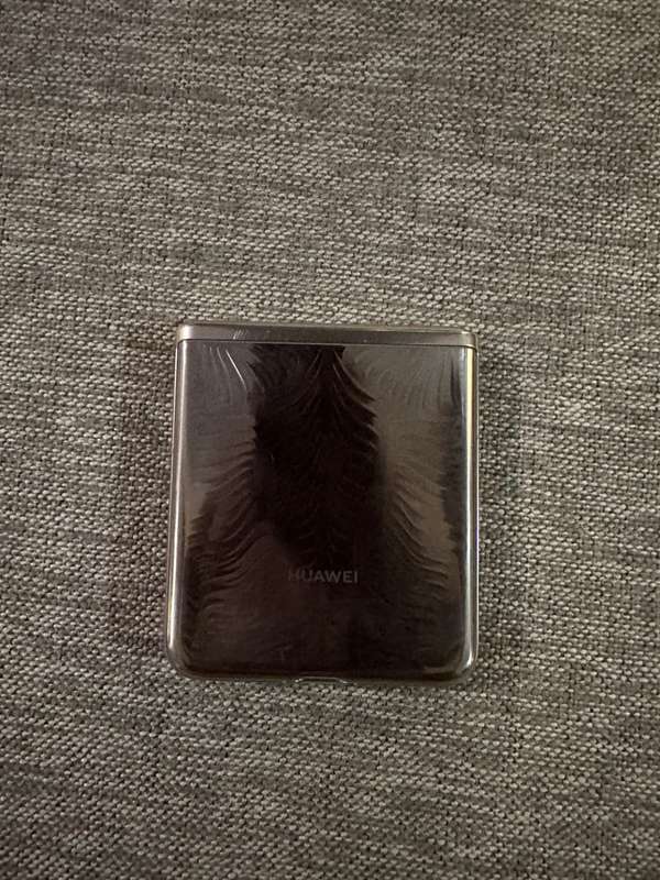 HUAWEI P50 POCKET PREMIUM EDITION 12GB RAM 512GB MEMORY PREMIUM GOLD