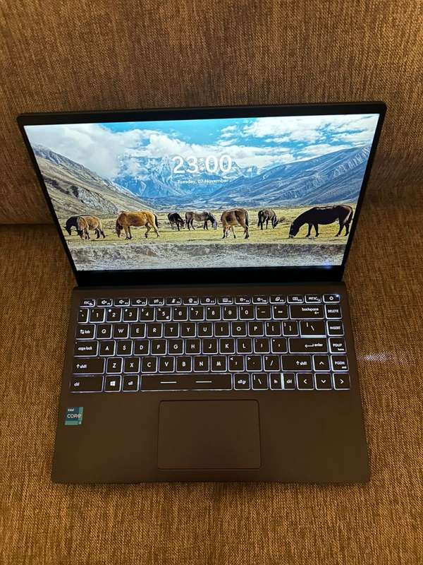 MSI Modern 14 Core i3 8GB 256 GB 14` FHD Laptop Mint Condition