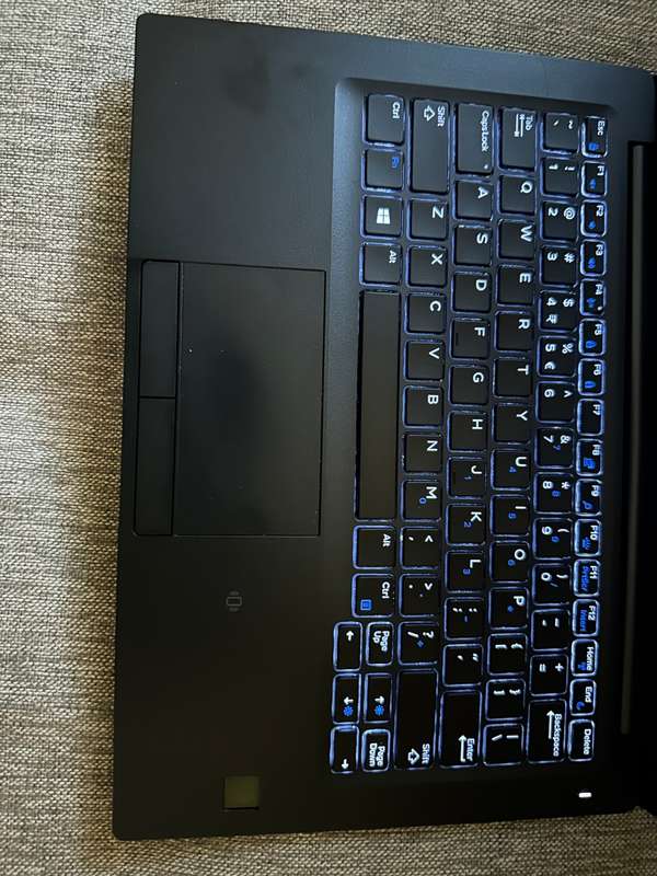 DELL 7390 I5 8TH GEN 16GB RAM 256GBSSD FHD DISPLAY