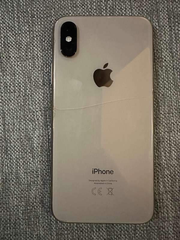 i PHONE XS  64GB 82% BATT HEALTH PLEASE READ