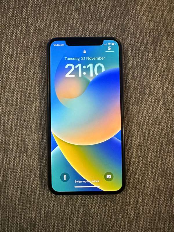 i PHONE XS  64GB 82% BATT HEALTH PLEASE READ