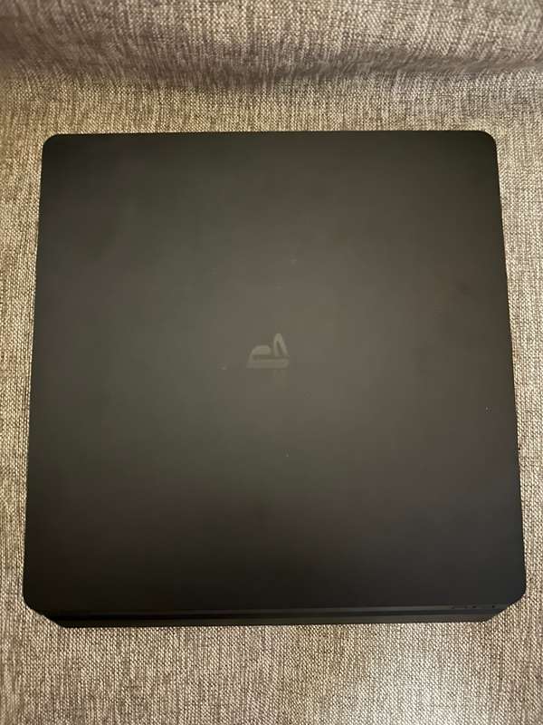PLAYSTATION 4 SLIM 500GB 1 CONTROLLER