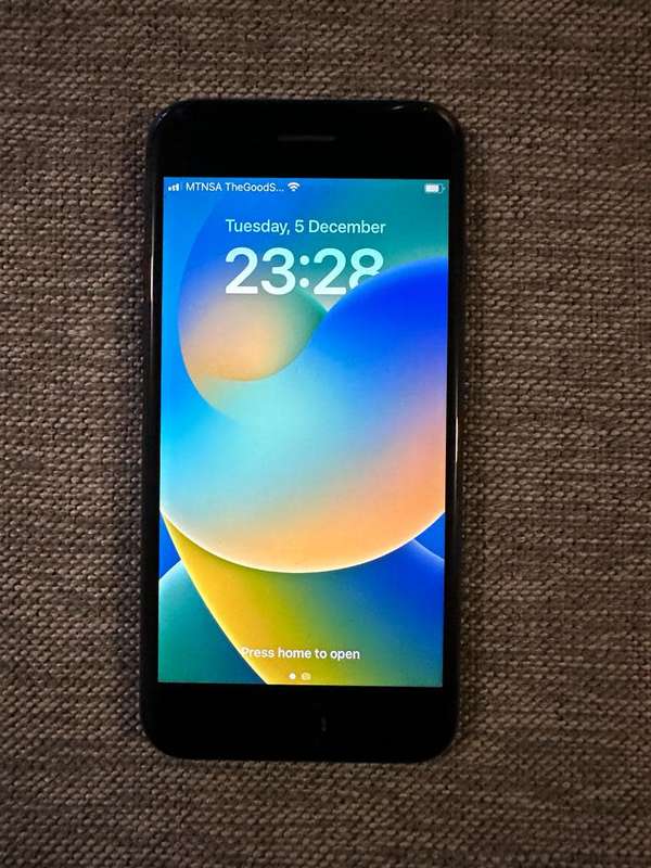 I PHONE SE 2020  64GB 75% BATT HEALTH PLEASE READ