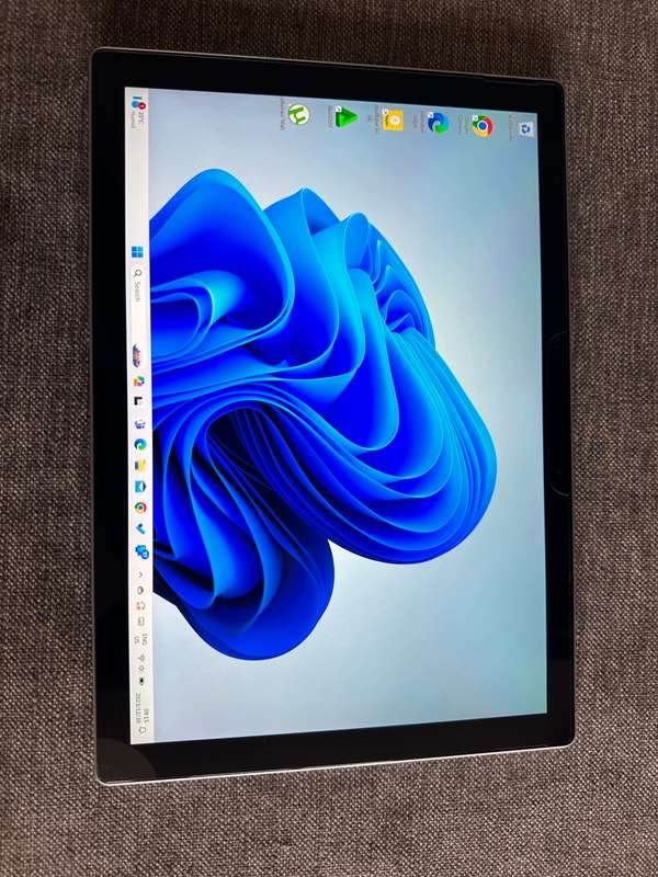 MICROSOFT SURFACE PRO 7 CORE I5 10TH GEN 8GB RAM 256GB SSD INTEL IRIS PLUS GRAPHICS MINT AS NEW
