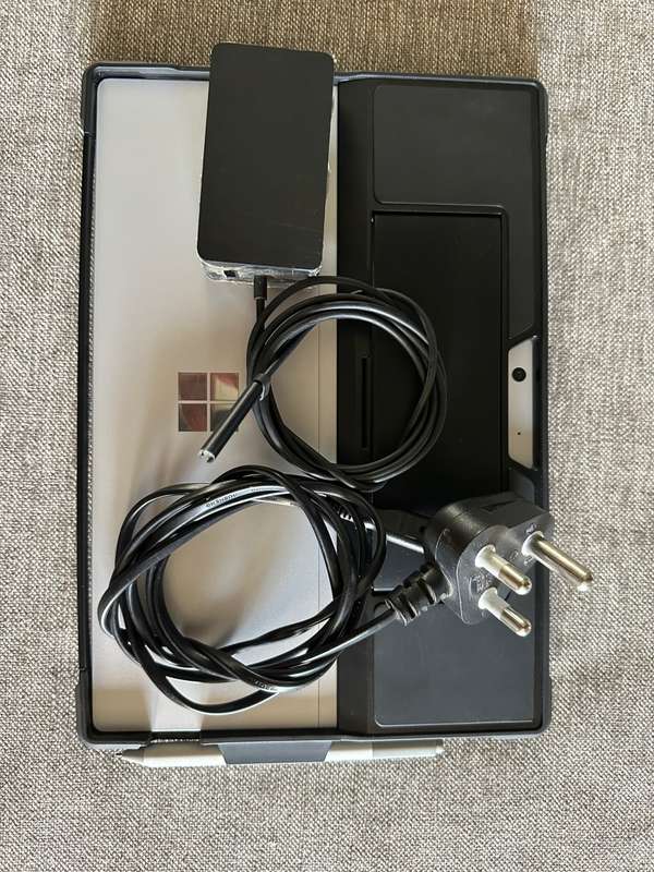 MICROSOFT SURFACE PRO 7 CORE I5 10TH GEN 8GB RAM 256GB SSD INTEL IRIS PLUS GRAPHICS MINT AS NEW