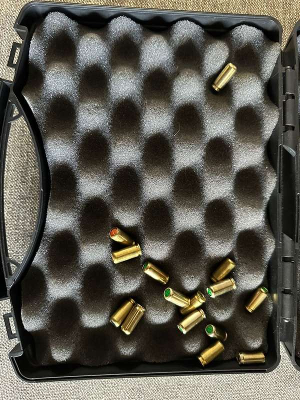 Retay Glock 17 9mm Blank Round Sounds Like a real gun