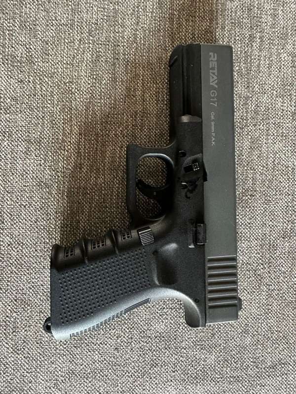Retay Glock 17 9mm Blank Round Sounds Like a real gun