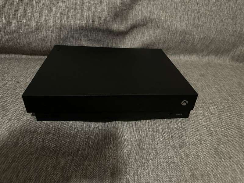 Xbox One X 1TB Console With 1 Controller