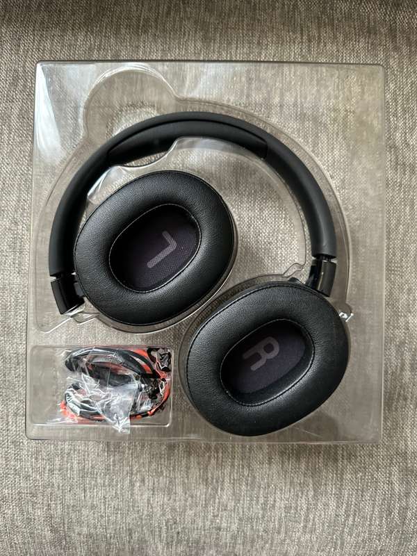 JBL TUNE 700BT MINT AS NEW