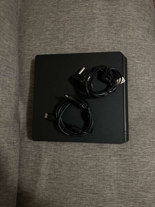 PLAYSTATION 4 SLIM 500GB 1 CONTROLLER MINT CONDITION