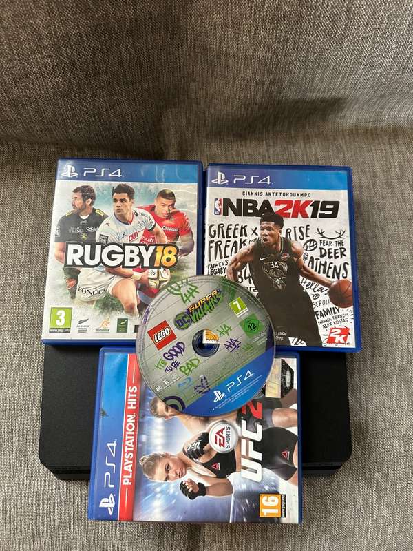 PLAYSTATION 4 SLIM 1TB & 4 GAMES