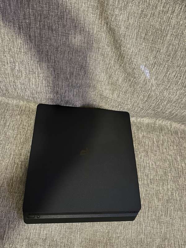 PLAYSTATION 4 SLIM 500GB 1 CONTROLLER MINT CONDITION