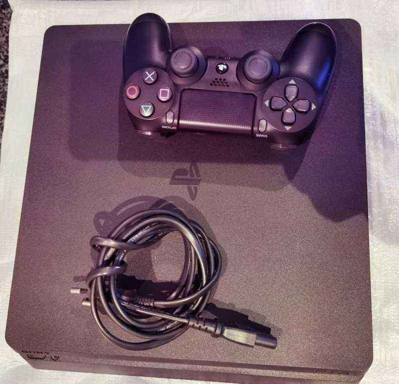 PLAYSTATION 4 SLIM 500GB 1 CONTROLLER