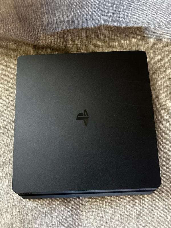 PLAYSTATION 4 SLIM 500GB 1 CONTROLLER 6 GAMES
